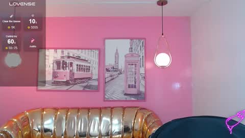 Mia online show from November 19, 1:22 pm