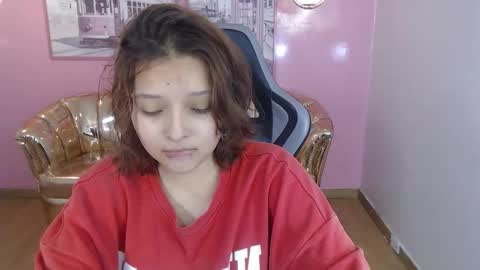 Mia online show from December 18, 1:17 pm