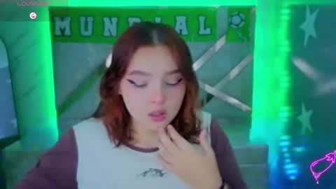 Snapshot of mia_foster_t chatting on July 6, 1:52 pm Mia online show from July 6, 1:52 pm