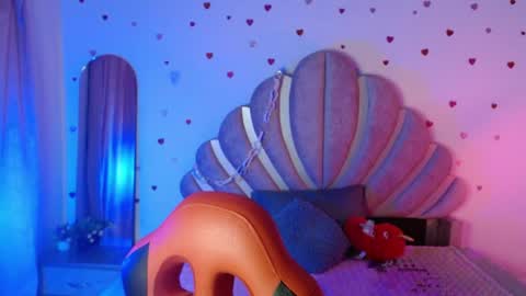 mia online show from April 4, 11:57 pm