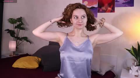 Snapshot of mia_frizz chatting on June 18, 9:36 am Mia online show from June 18, 9:36 am