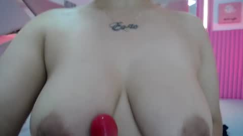 Snapshot of mia_garcia28 chatting on June 10, 1:54 pm mia_garcia28 online show from June 10, 1:54 pm