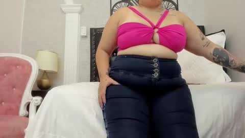 Snapshot of mia_ginger_bbw chatting on May 16, 8:18 pm mia online show from May 16, 8:18 pm