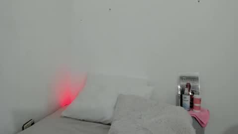 Mia online show from March 1, 6:59 am