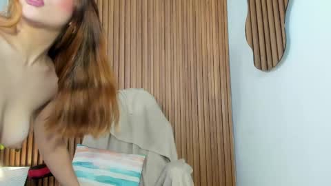 Mia online show from April 1, 2:34 am