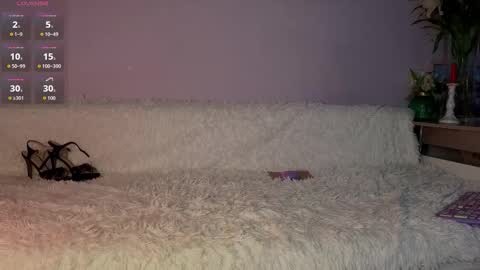 Mia  online show from November 9, 5:00 pm