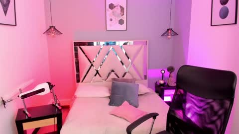 Snapshot of mia_jagger chatting on April 23, 7:49 pm Val online show from April 23, 7:49 pm