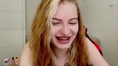 Snapshot of mia_kamp chatting on July 25, 9:18 am Mia online show from July 25, 9:18 am