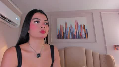 Snapshot of mia_kisses2 chatting on May 17, 5:05 am Mia online show from May 17, 5:05 am
