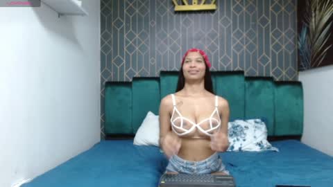 MIA KLEIM online show from December 13, 1:15 am