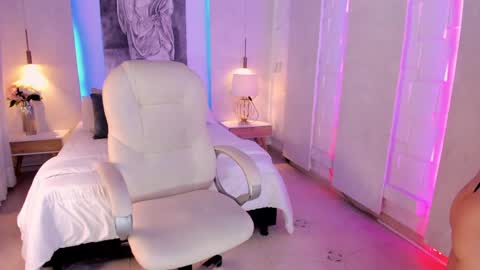 Snapshot of mia_lanee_ chatting on June 2, 8:44 pm Mia Lane online show from June 2, 8:44 pm