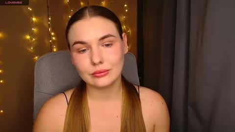 mia_lemm online show from October 9, 5:55 pm