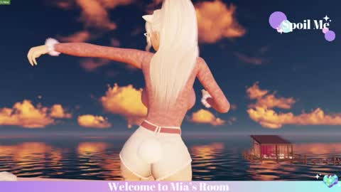 Mia online show from April 7, 10:42 pm