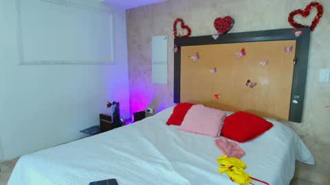 Snapshot of mia_lopez52 chatting on May 8, 6:35 pm MIALOPEZ . Y . online show from May 8, 6:35 pm