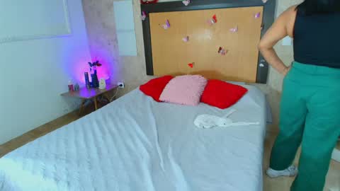 Snapshot of mia_lopez52 chatting on May 20, 6:14 pm MIALOPEZ . Y . online show from May 20, 6:14 pm