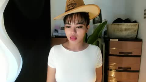 Snapshot of mia_lover9 chatting on July 20, 1:35 pm M I A online show from July 20, 1:35 pm