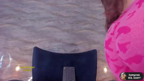 Snapshot of mia_luxor chatting on June 2, 11:45 am mia_luxor online show from June 2, 11:45 am