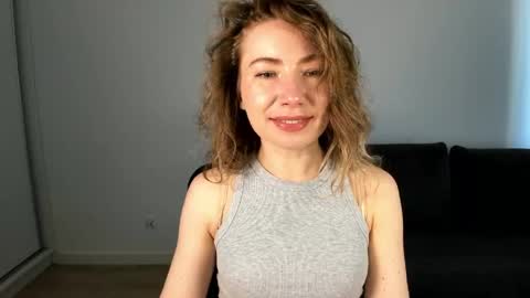 Mia online show from April 21, 1:17 pm