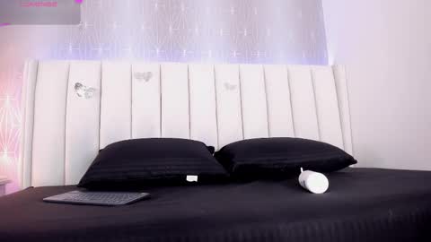 Snapshot of mia_medina chatting on February 15, 8:16 pm online show from February 15, 8:16 pm