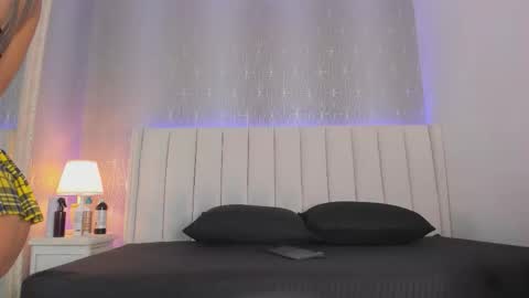 Snapshot of mia_medina chatting on February 26, 7:35 pm online show from February 26, 7:35 pm