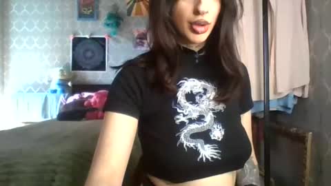 Snapshot of mia_meeeow chatting on June 24, 12:04 pm Mia online show from June 24, 12:04 pm