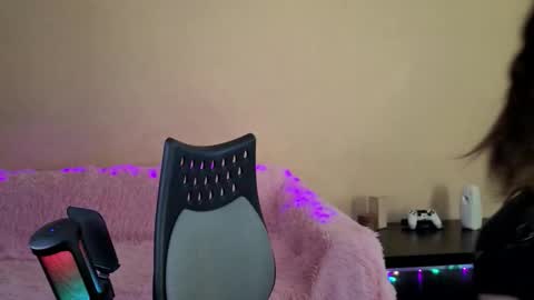 Snapshot of mia_montary chatting on November 13, 9:08 am your temptress Mia online show from November 13, 9:08 am