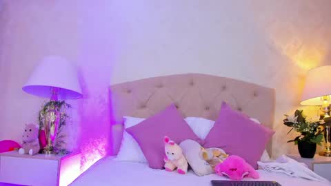 mia montess online show from April 17, 1:03 pm