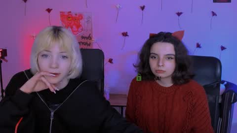 Snapshot of mia_mooon_ chatting on April 12, 8:52 am mia_mooon_ online show from April 12, 8:52 am