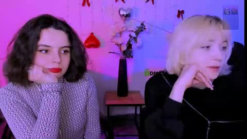Snapshot of mia_mooon_ chatting on April 15, 8:32 am mia_mooon_ online show from April 15, 8:32 am