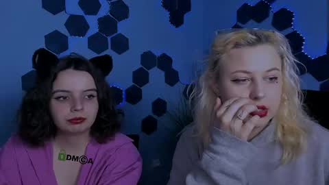 Snapshot of mia_mooon_ chatting on April 21, 7:47 am mia_mooon_ online show from April 21, 7:47 am