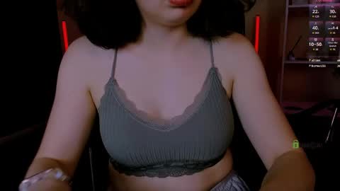 Snapshot of mia_mooon_ chatting on May 16, 10:36 am mia_mooon_ online show from May 16, 10:36 am