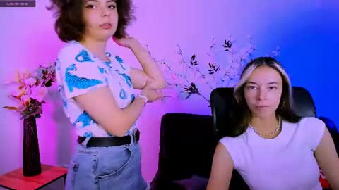 Snapshot of mia_mooon_ chatting on June 24, 8:24 am mia_mooon_ online show from June 24, 8:24 am