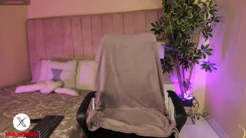 mia_mtnz02 online show from February 15, 2:30 am