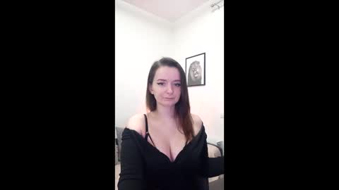 Mia online show from February 10, 8:07 am