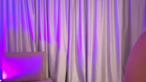 Mia online show from March 6, 12:01 pm