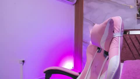 mia_naugthy4 online show from February 23, 7:33 pm