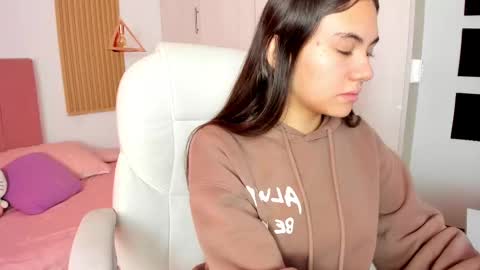 Mia Nevaeh - follow me online show from February 21, 9:00 pm