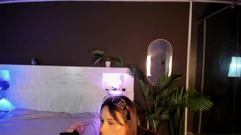 Snapshot of mia_noiir chatting on May 20, 3:45 am Mia online show from May 20, 3:45 am