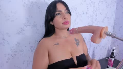 Snapshot of mia_novoa_2 chatting on April 28, 11:32 pm mia novoa online show from April 28, 11:32 pm