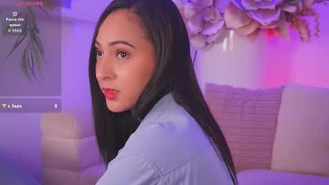 Mia online show from March 25, 11:38 am