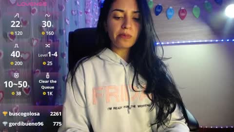 Snapshot of mia_petitebaby chatting on December 17, 12:34 am  Ma  online show from December 17, 12:34 am