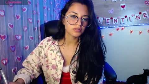 Snapshot of mia_petitebaby chatting on February 7, 3:01 am  Ma  online show from February 7, 3:01 am