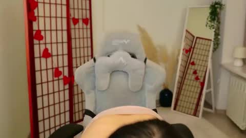 Mia online show from February 8, 3:26 pm