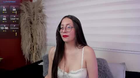 mia_quinn__ online show from June 24, 7:35 pm