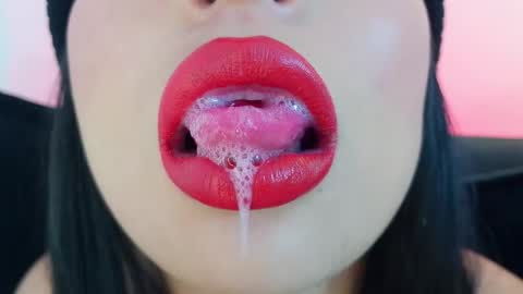 Mia online show from April 1, 8:06 pm