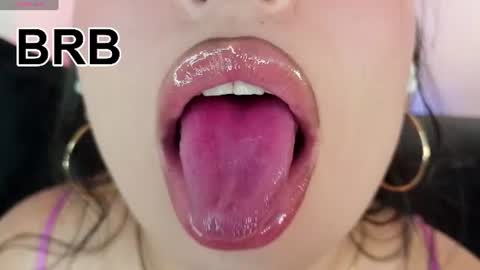 Mia online show from July 20, 10:45 pm