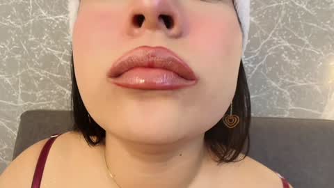 Snapshot of mia_roux13 chatting on December 30, 1:26 am Mia Roux online show from December 30, 1:26 am