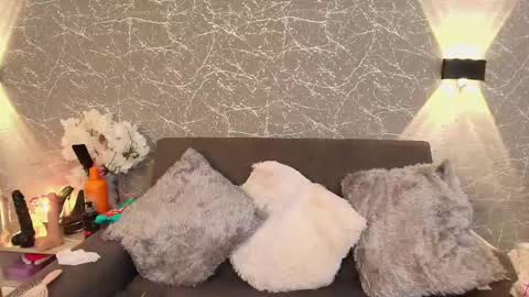 Snapshot of mia_roux13 chatting on February 9, 9:49 pm Mia Roux online show from February 9, 9:49 pm