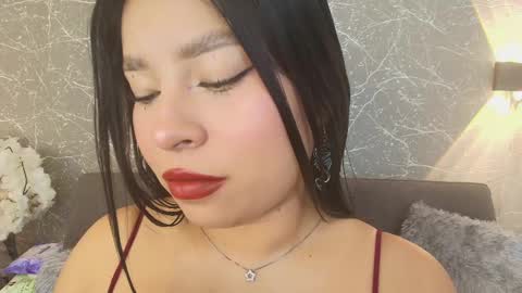 Snapshot of mia_roux13 chatting on February 13, 7:10 pm Mia Roux online show from February 13, 7:10 pm