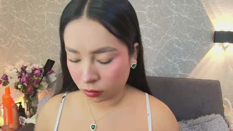 Snapshot of mia_roux13 chatting on February 24, 6:47 pm Mia Roux online show from February 24, 6:47 pm